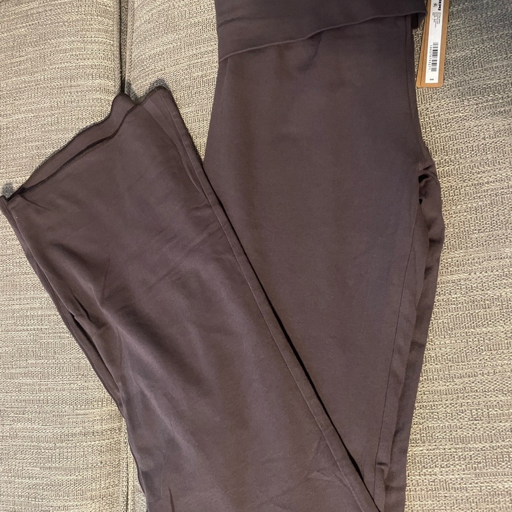 SKIMS Foldover Pant Iron - Picture 3 of 3